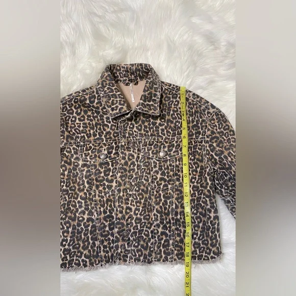 #283 Free People Cheetah Print Denim Jacket size XS - Picture 8 of 13